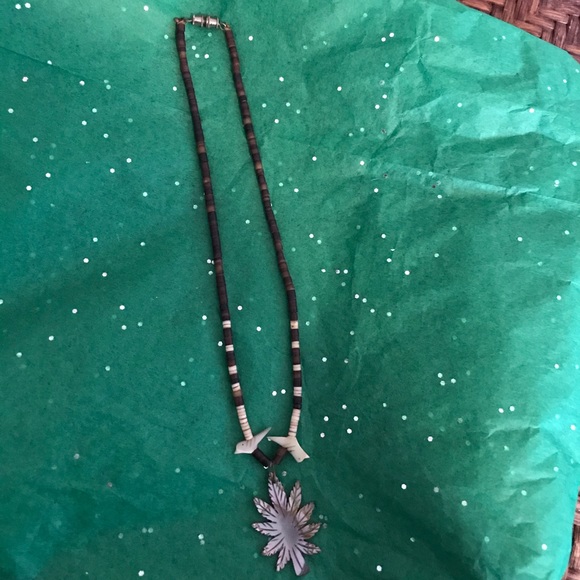 Vintage Shell and Mother of Pearl Necklace - Picture 1 of 3